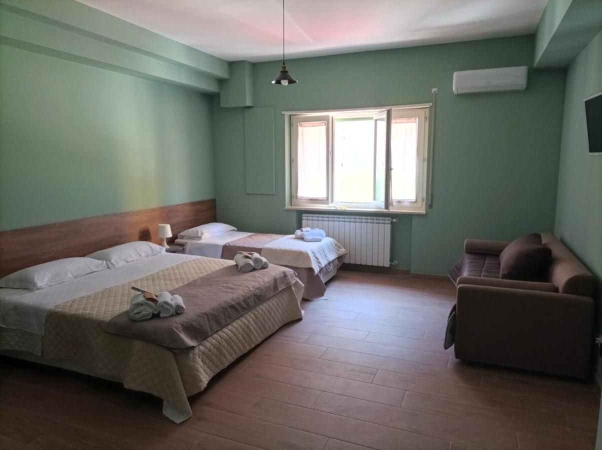 Incastro B&B In Crotone Buitenkant foto
